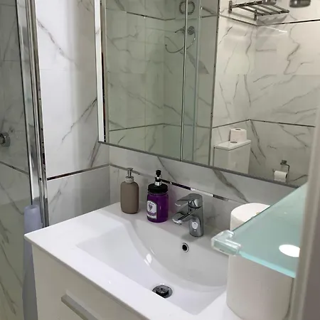 Residencial Salesas דירה *