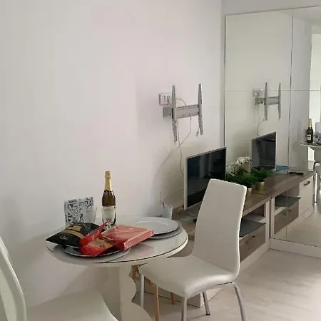 Salesas Centro Comercial Corte Ngles- Apartment