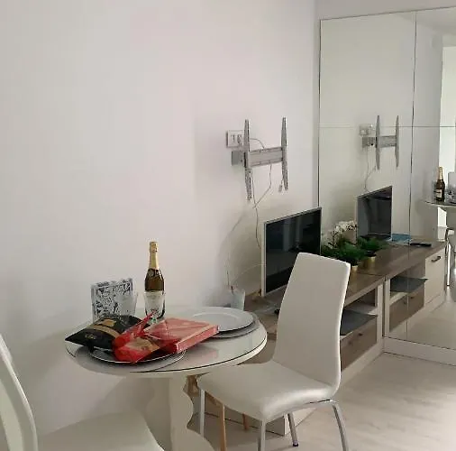 Residencial Salesas شقة